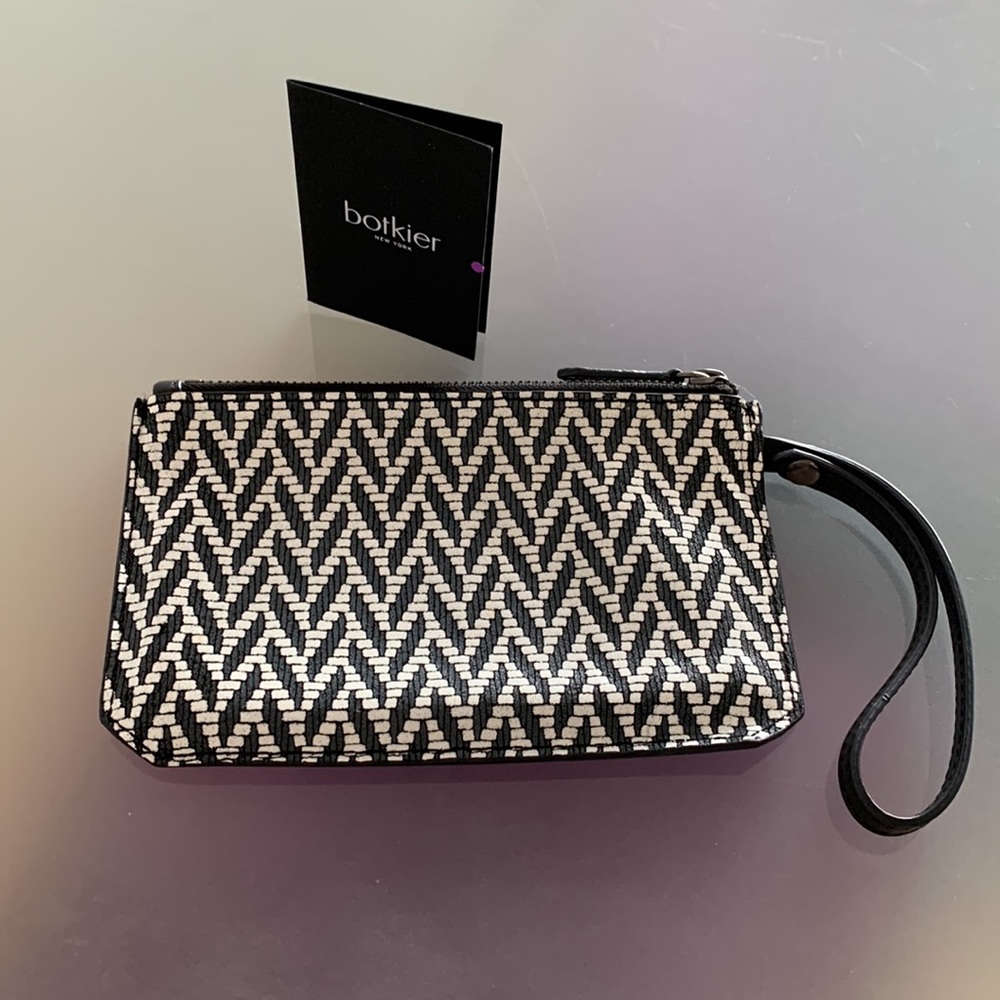 BNWT BOTKIER WRISTLET BAG LEATHER PURSE CHEVRON BLACK BLUE WHITE